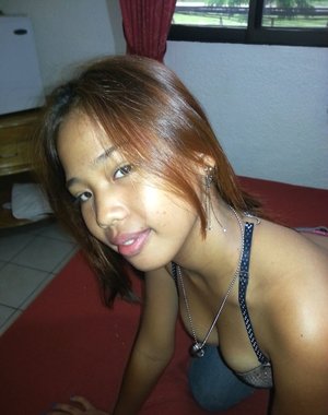 18 year old girl Hailey Little takes off yoga attire to stand naked